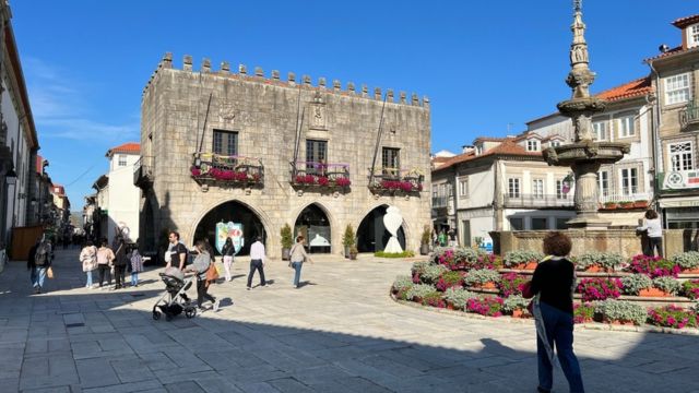 One of the most significant advantages of choosing Viana do Castelo is its affordable cost of living. Prices for real estate, food and daily life are noticeably lower than in Lisbon, Porto, or the popular towns of the Algarve.
